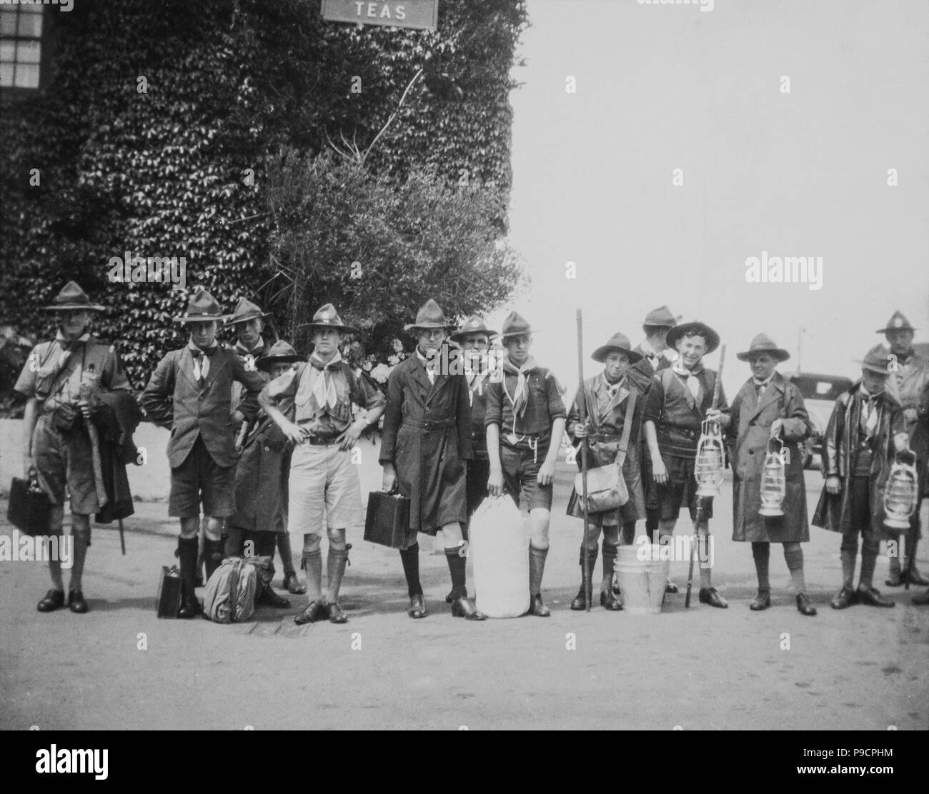 Einem frühen zwanzigsten Jahrhunderts Foto: eine Gruppe von Pfadfindern, irgendwo in England. Stockfoto