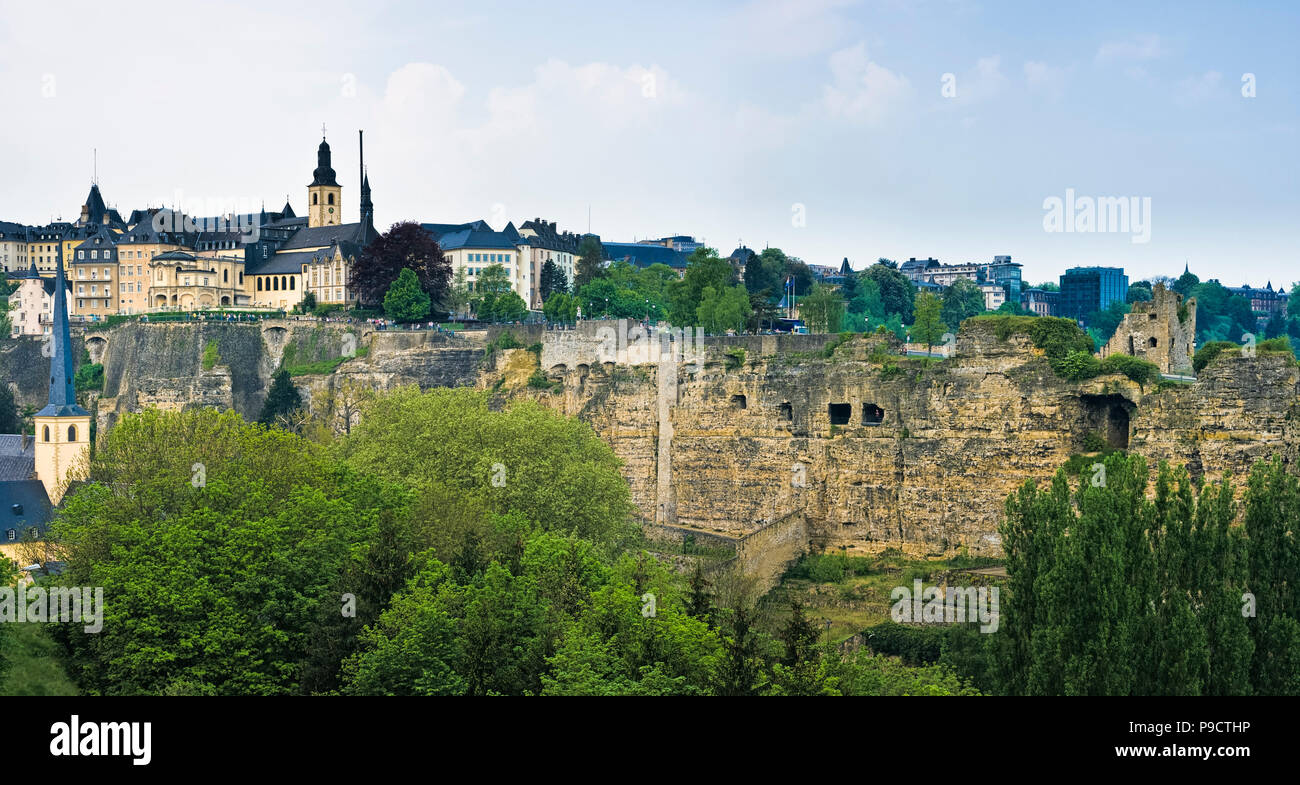 Touristen am Bock unterirdischen Kasematten Befestigungsanlagen in der Stadt Luxemburg, Luxemburg, Europa Stockfoto
