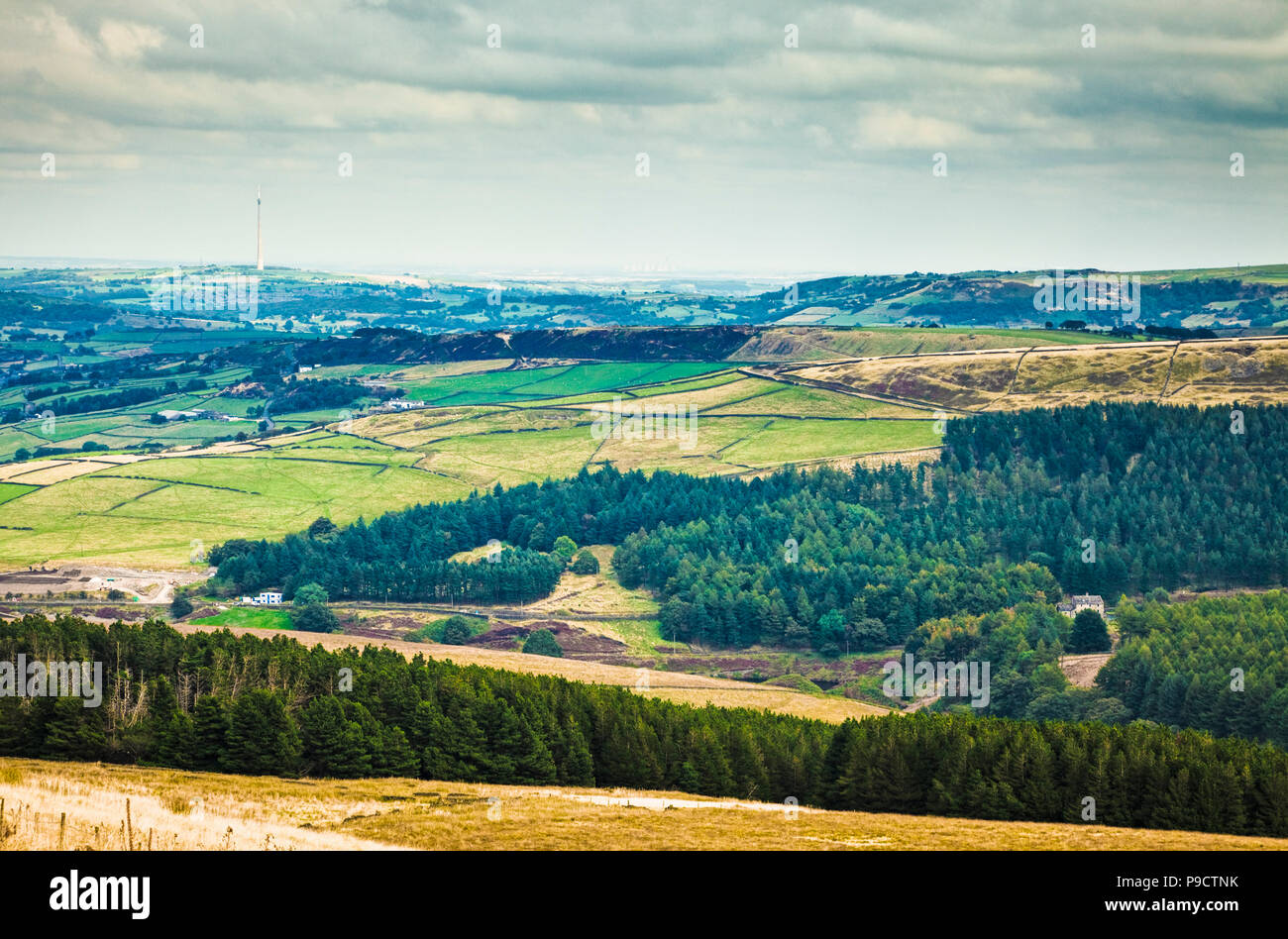 West Yorkshire Pennines Landschaft und die Emley Moor Tv Sender, Yorkshire, England, Großbritannien Stockfoto