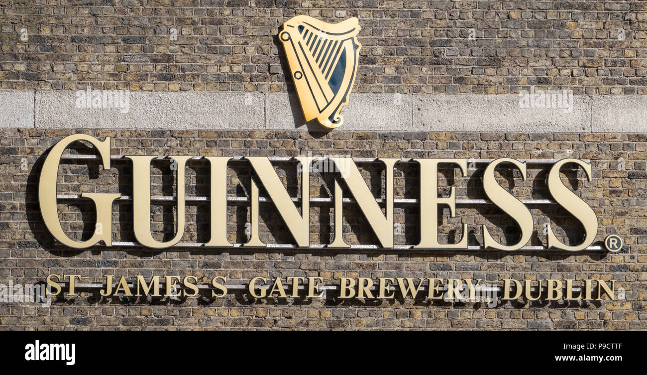 Guinness logo Schild auf der Guinness Brauerei in Dublin, Irland, Europa Stockfoto