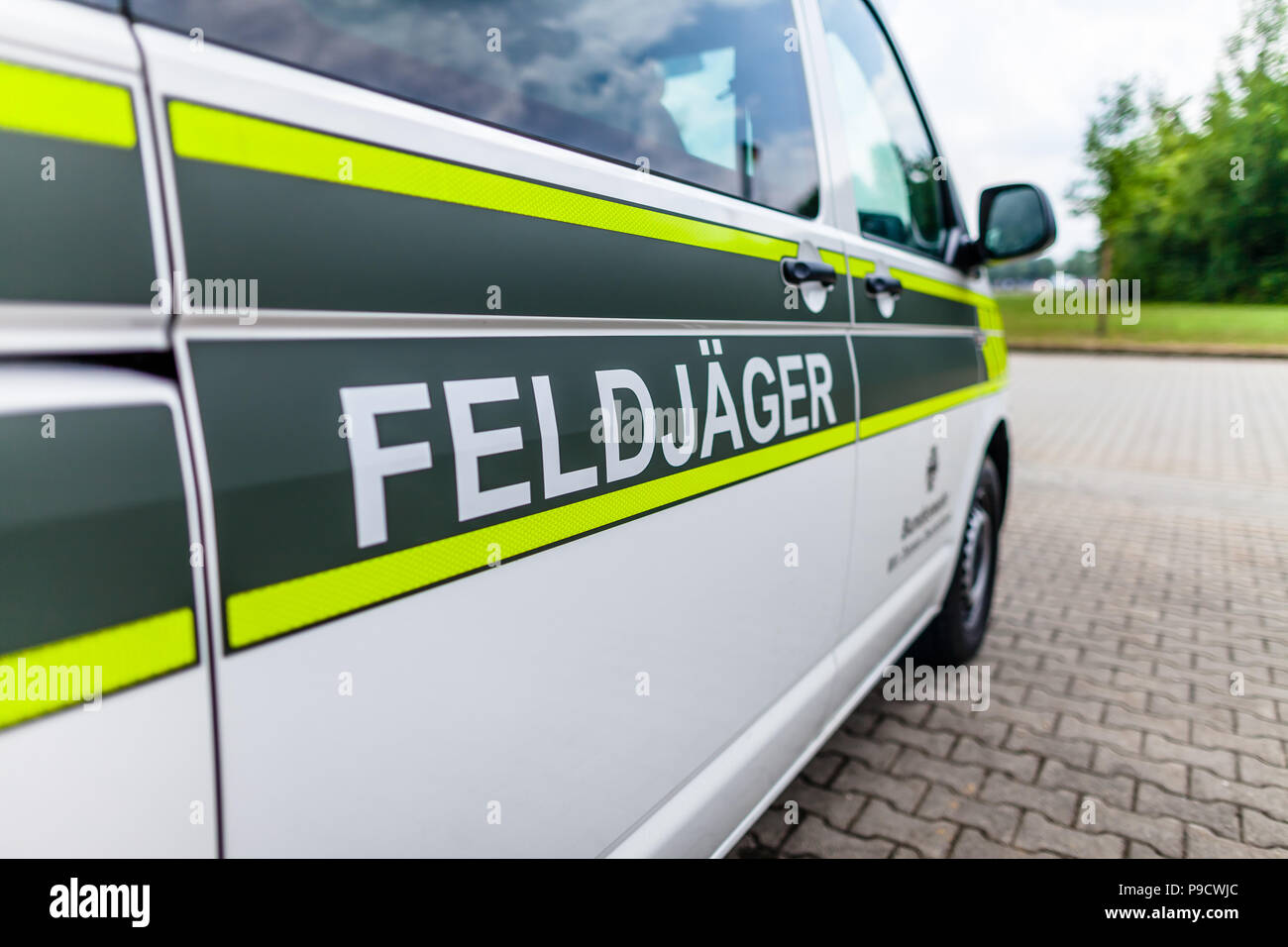 Feldjaeger Zeichen auf einer militärischen Auto. Feldjager bedeutet deutsche Militär Polizei Stockfoto