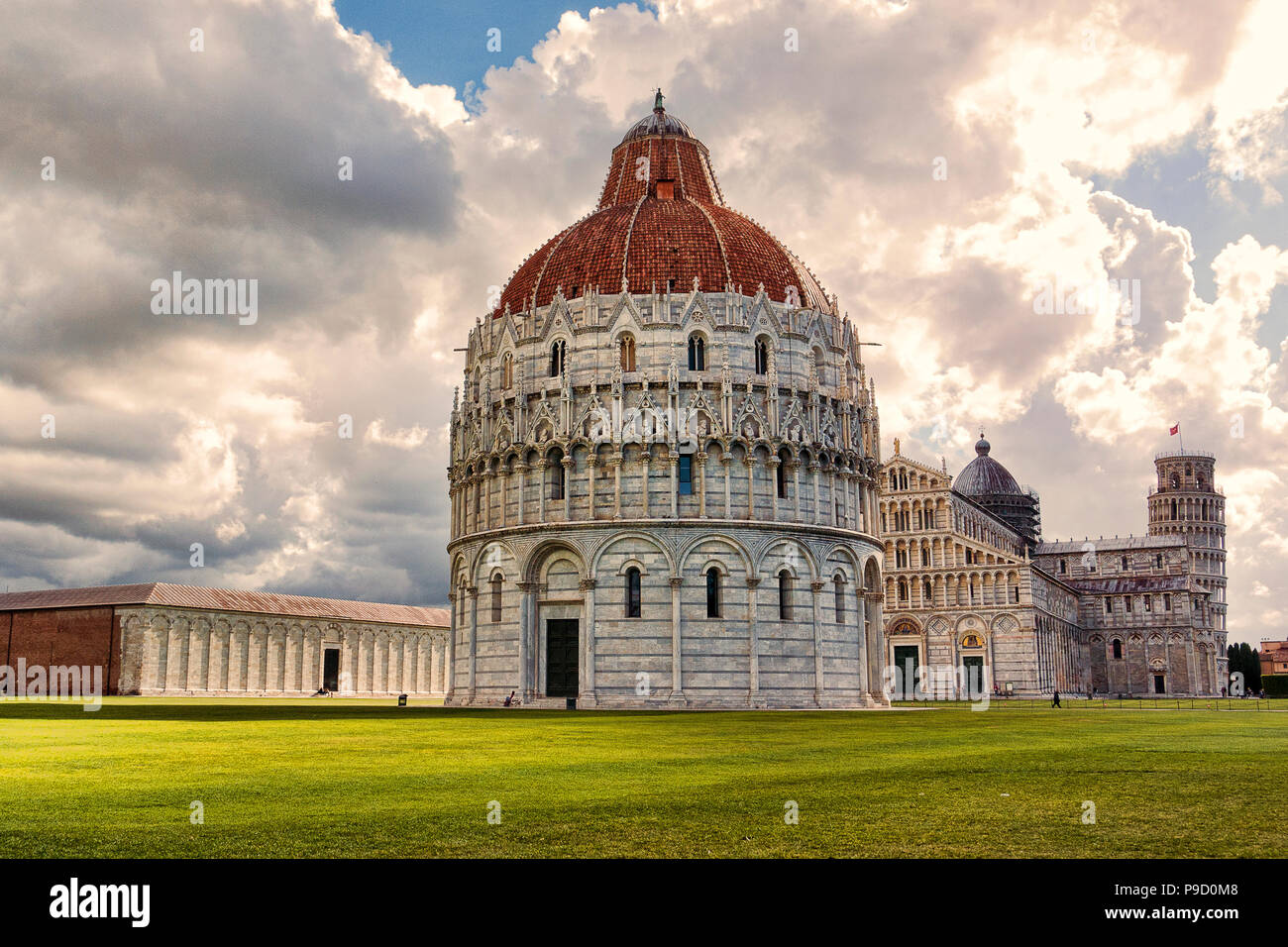 Die Pisa Baptisterium der Kathedrale St. John, Pisa und der Schiefe Turm Stockfoto