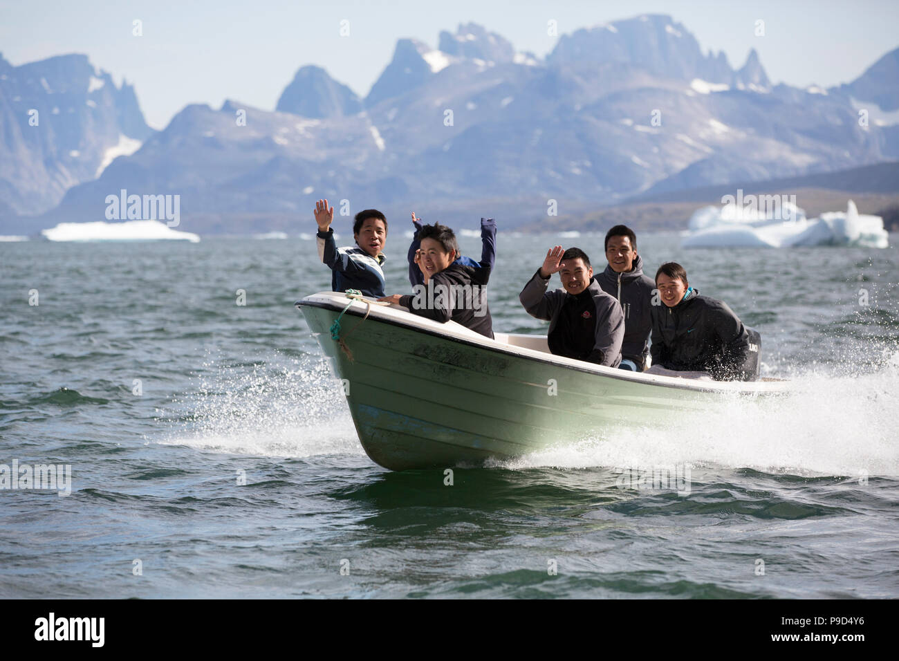 Aappilattoq Einheimischen in einem kleinen Boot, Grönland Stockfoto