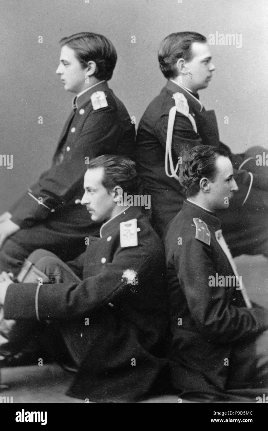 Grand Duke Alexander mit Bruder Wladimir und Vetter Nikolaus Maximilianovich und Sergej Maximilianovich von Leuchtenberg. Museum: Staatliche Russische Film und Foto Archiv, Krasnogorsk. Stockfoto