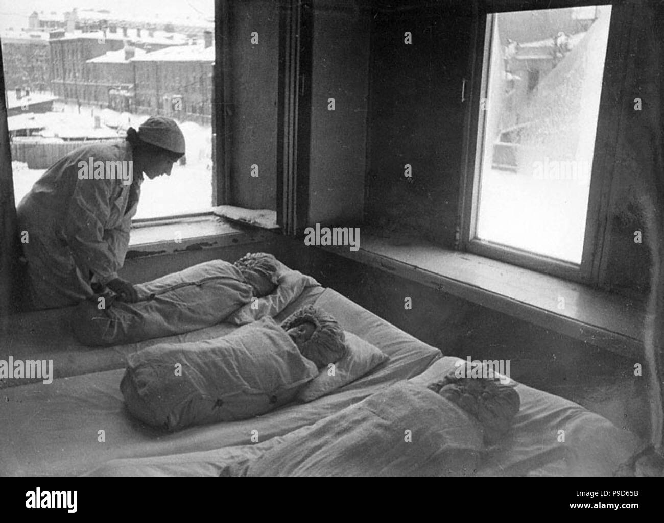 Belagerung von Leningrad. 1943 das Geburtsjahr. Museum: Staatliche Russische Film und Foto Archiv, Krasnogorsk. Stockfoto