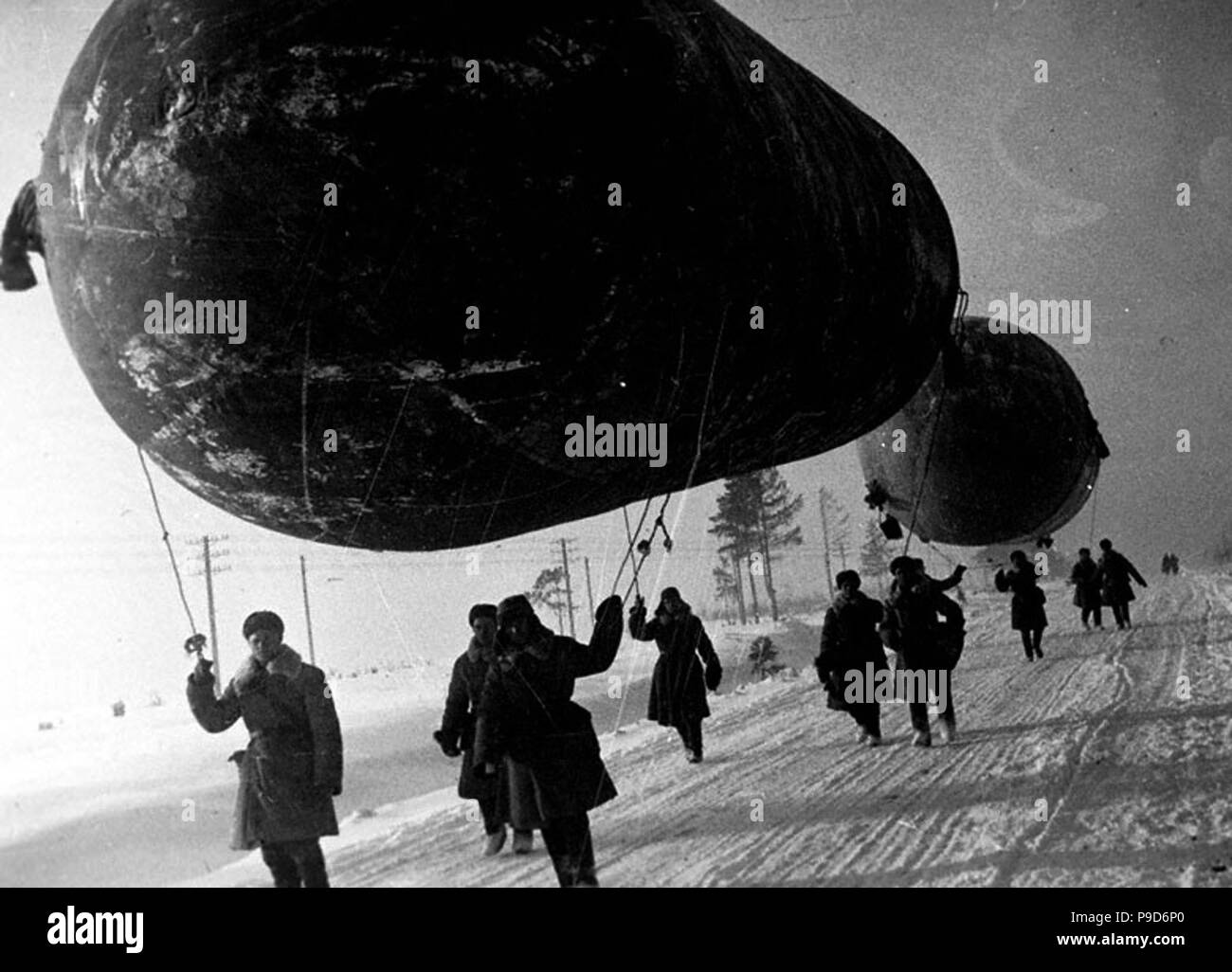 Ballons in der Nähe von Moskau. 1941. Museum: Staatliche Russische Film und Foto Archiv, Krasnogorsk. Stockfoto