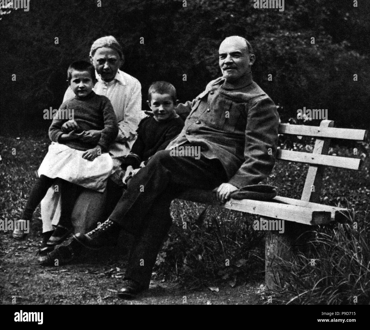 Wladimir Lenin und Nadeschda Krupskaja in Gorki. August - September 1922. Museum: Staatliches Historisches Museum, Moskau. Stockfoto