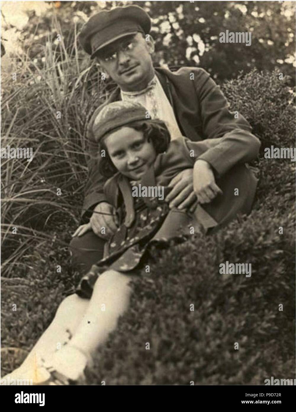 Leiter des NKWD Lavrentiy Berija mit Josef Stalins Tochter Swetlana Alliluyeva. Museum: private Sammlung. Stockfoto