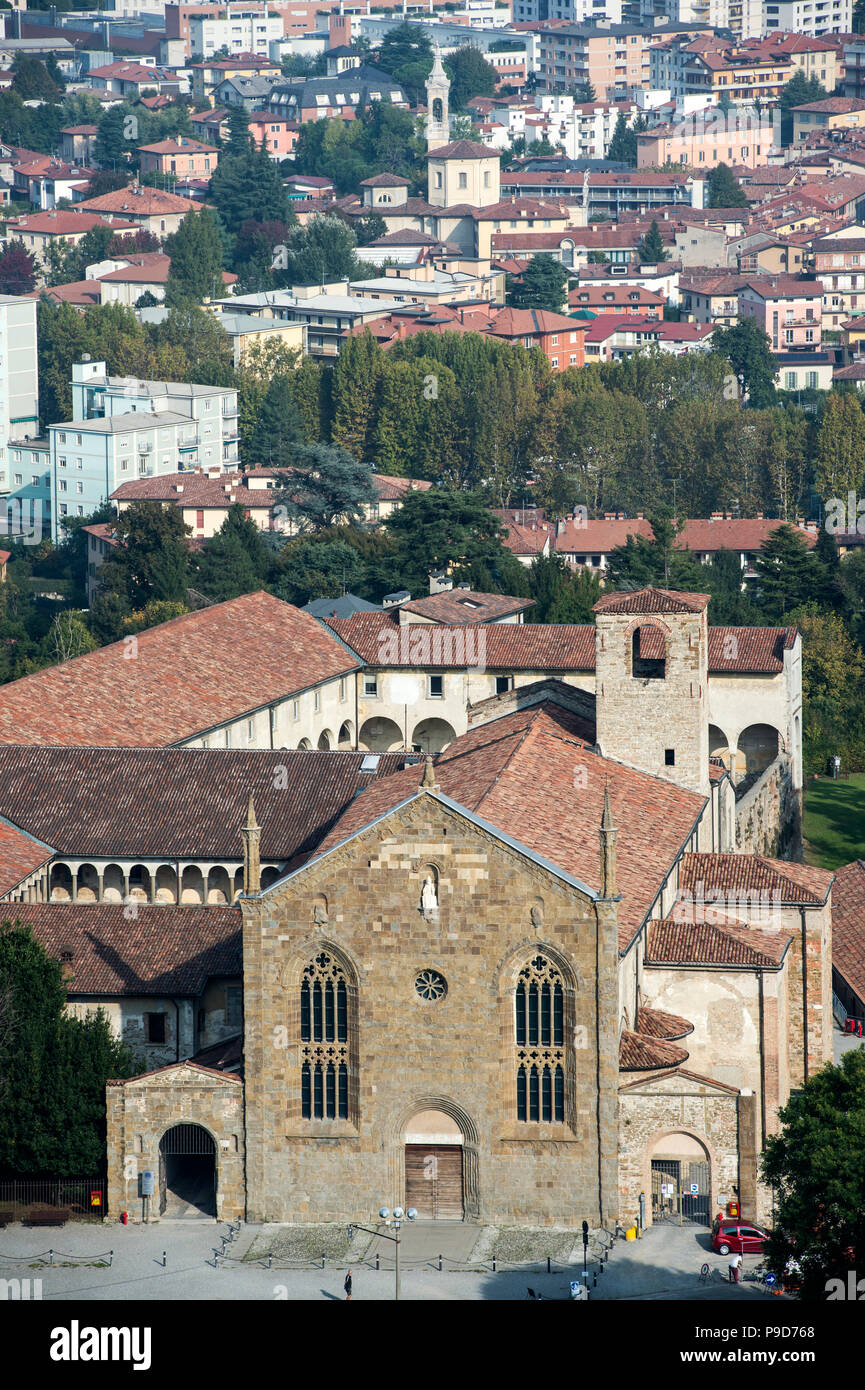 Italien, Lombardei, Bergamo Città Alta, Stadtbild mit S. Agostino Kirche und Kreuzgang Stockfoto