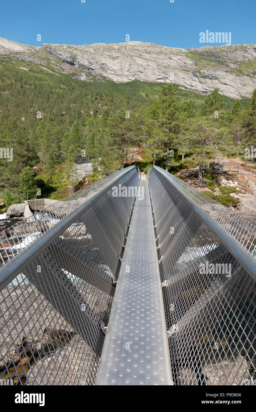 Likholefossen Brücke, Gaularfjellet, Norwegen. Stockfoto