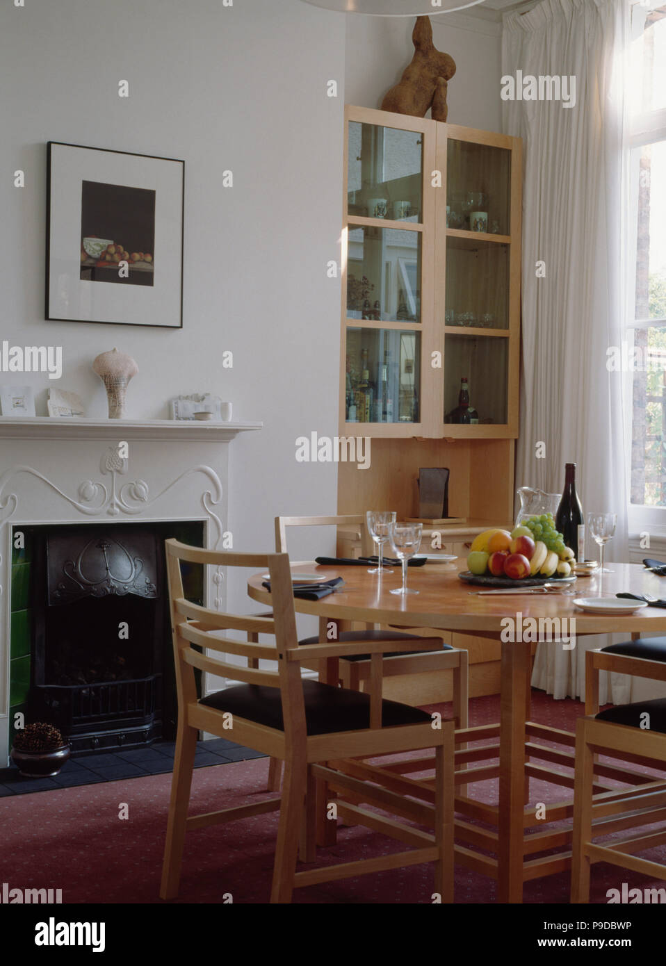 Interiors Diningroom Fireplace Traditional Stockfotos und -bilder