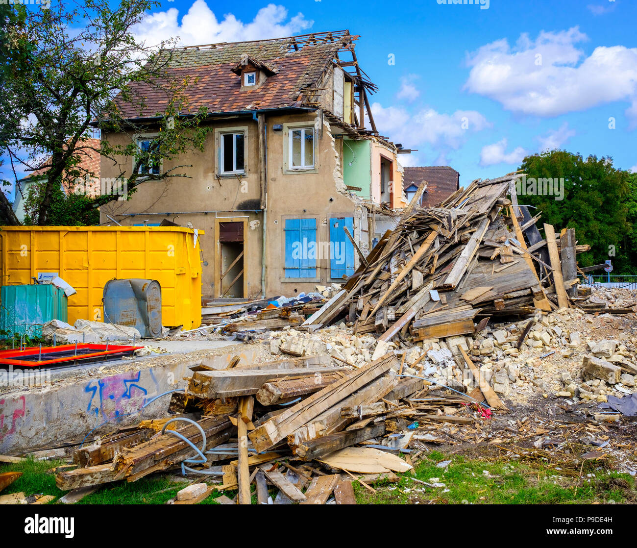 Straßburg, Schutt, gelbe Container, abgerissen, Haus, Abbruch Zone, Elsass, Frankreich, Europa, Stockfoto