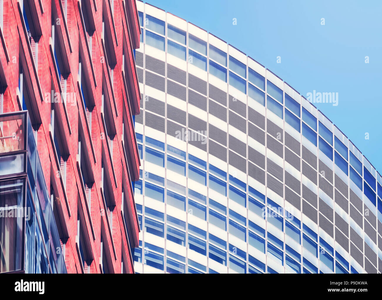Nahaufnahme Bild der modernen Architektur Details, im städtischen Hintergrund, Farbe Tonen angewendet. Stockfoto