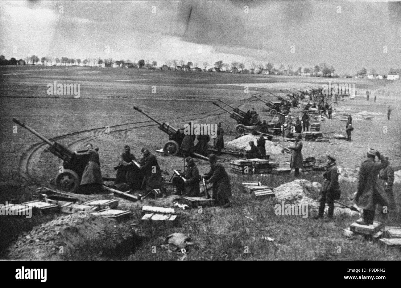 Sowjetische Artillerie an der Seelow Heights, April 1945. Museum: Staatliche Russische Film und Foto Archiv, Krasnogorsk. Stockfoto