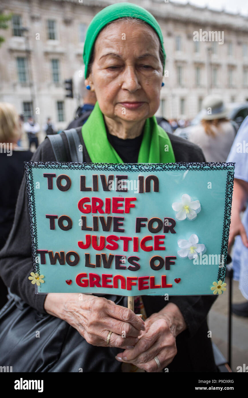 Ein Jahr auf, Gerechtigkeit 4 Grenfell und den Feuerwehren Union Solidarität März bis Parliament Square fordert Gerechtigkeit für die Opfer und Überlebenden der Grenfell Feuer. Mit: Atmosphäre, Wo: London, England, Großbritannien Wann: 16 Jun 2018 Credit: Wheatley/WANN Stockfoto