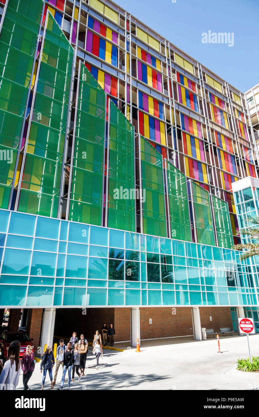 Gainesville Florida, University of Florida, Campus, UF Health Shands Kinderkrankenhaus, Kindermedizinisches Zentrum, außen, buntes Glas, Fassade, Kind-Fr. Stockfoto