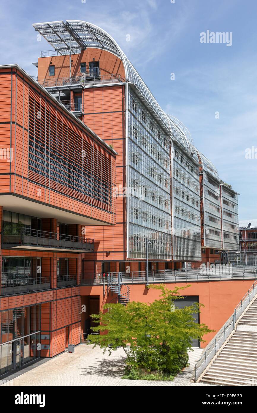 Die Cite Internationale mit der Convention Hall vom italienischen Architekten Renzo Piano in der Nähe des Parc de la Tête d'Or in Lyon Stockfoto