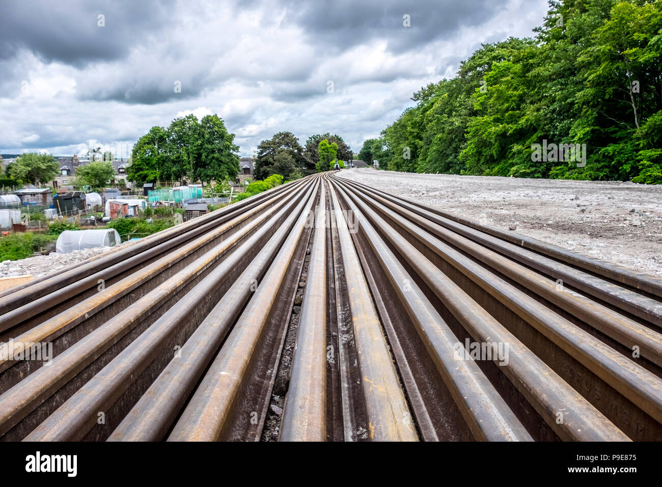 Schienen verschwinden in Abstand Stockfoto