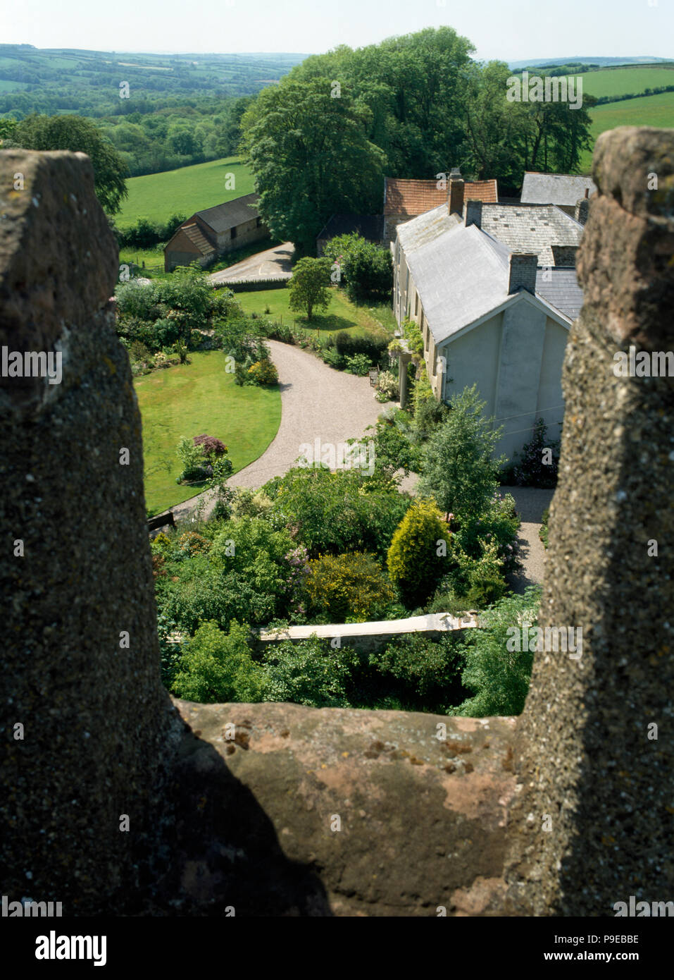 Birdseye-Ansicht des Bauernhauses in der englischen Landschaft Stockfoto