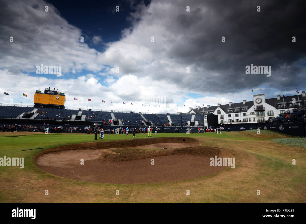 Gesamtansicht des 18. Während des Vorbesichtigung-Tages drei der Open Championship 2018 in Carnoustie Golf Links, Angus. DRÜCKEN SIE VERBANDSFOTO. Bilddatum: Dienstag, 17. Juli 2018. Siehe PA Geschichte GOLF Open. Bildnachweis sollte lauten: David Davies/PA Wire. Stockfoto