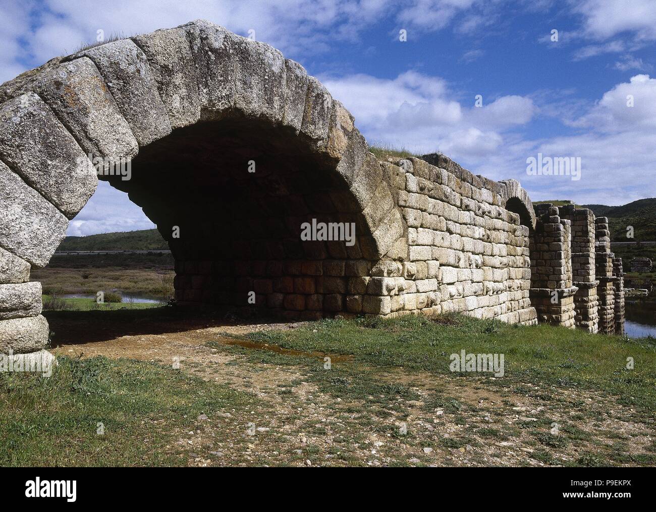 Alconetar Brücke. Römische Segmentbogen birdge in der Extremadura, Spanien. 2. Jahrhundert. Möglicherweise designer Apollodorus von Damaskus. Herrschaft von Trajan und Hadrian. Garrovillas de Alconetar. Der Extremadura. Spanien. Stockfoto