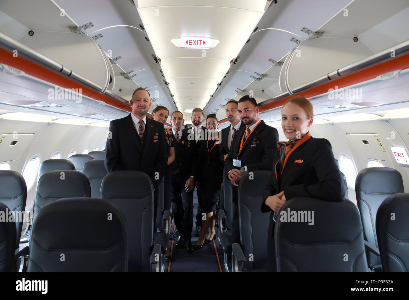 Farnborough, Großbritannien, Juli 2018 18, A321 neo easyJet ist auf der internationalen Luftfahrtausstellung in Farnborough. Es ist die neueste Ergänzung der erfolgreichen A320-Familie. Journalist Simon Calder wurde rund um die Ebene dargestellt und posierte für Fotos mit dem Kapitän und CEO. Kredit Keith Larby/Alamy leben Nachrichten Stockfoto