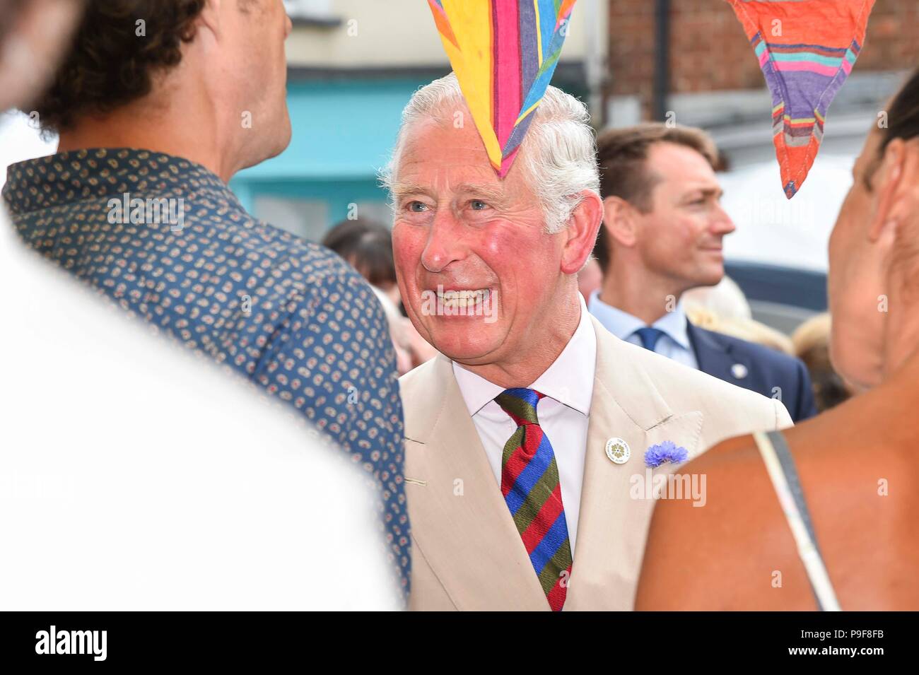 Honiton, Devon, Großbritannien. Juli 2018 18. Der Herzog und die Herzogin von Cornwall besuchen Sie das Gate Lebensmittelmarkt in Honiton, Devon an der Platte. Foto: Graham Jagd-/Alamy leben Nachrichten Stockfoto