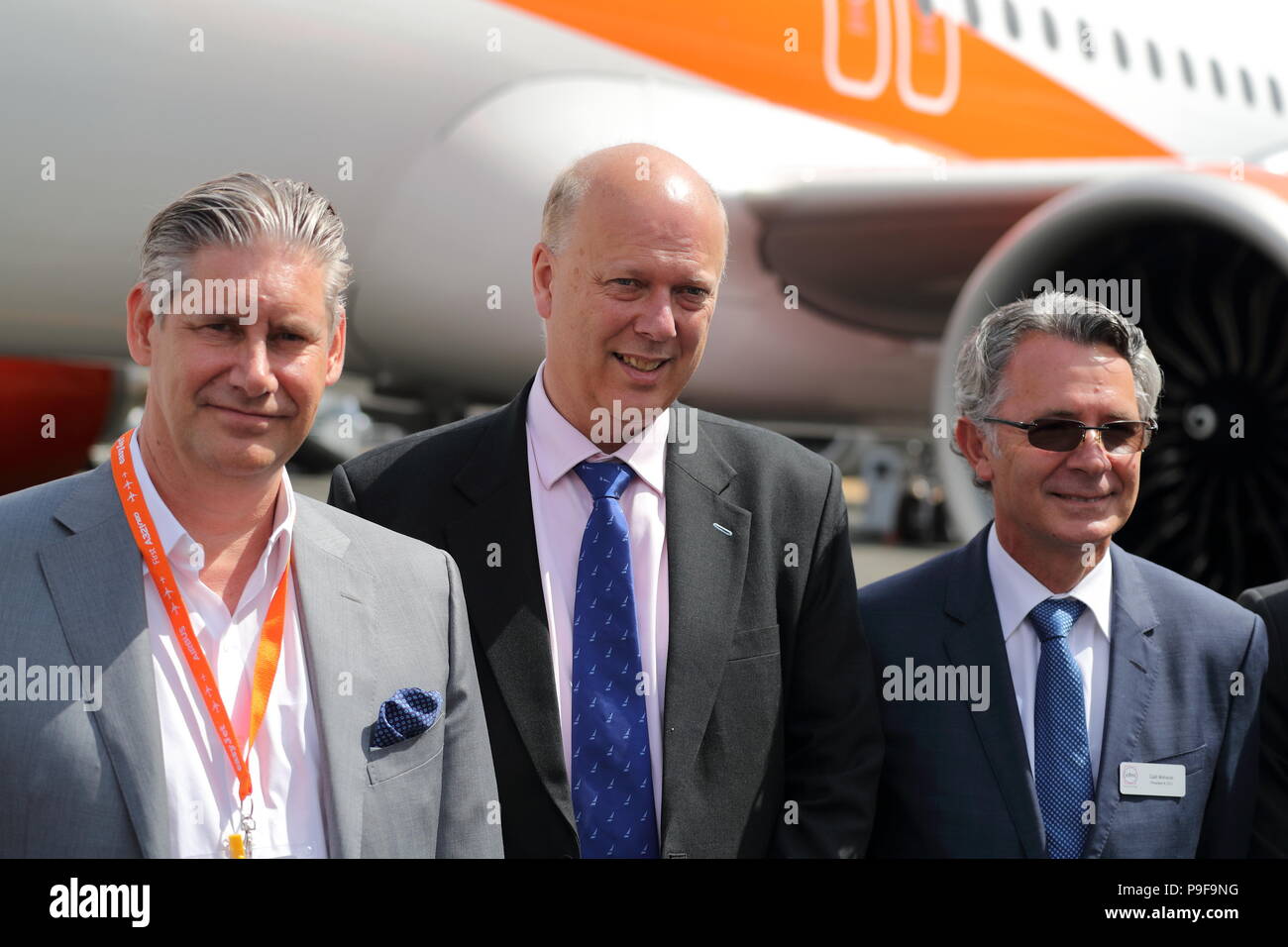 Easyjet nahm offizielle ihren ersten Airbus A321 Neo in Anwesenheit von Tom Enders, CEO von Airbus, Johan Lundgren, CEO von Easyjet, Gael Meheust, CEO von CFM und Verkehrsminister Chris Grayling. Enders, Meheust und Lundgren während einer Pressekonferenz erklärt, dass die drei Unternehmen in einer strategischen Partnerschaft, in der Easyjet auf eine Flotte von Airbus A319, A320 und A321-Familie von CFM fuel-efficient LEAP-Triebwerken setzt engagiert hatte. Quelle: Uwe Deffner/Alamy leben Nachrichten Stockfoto