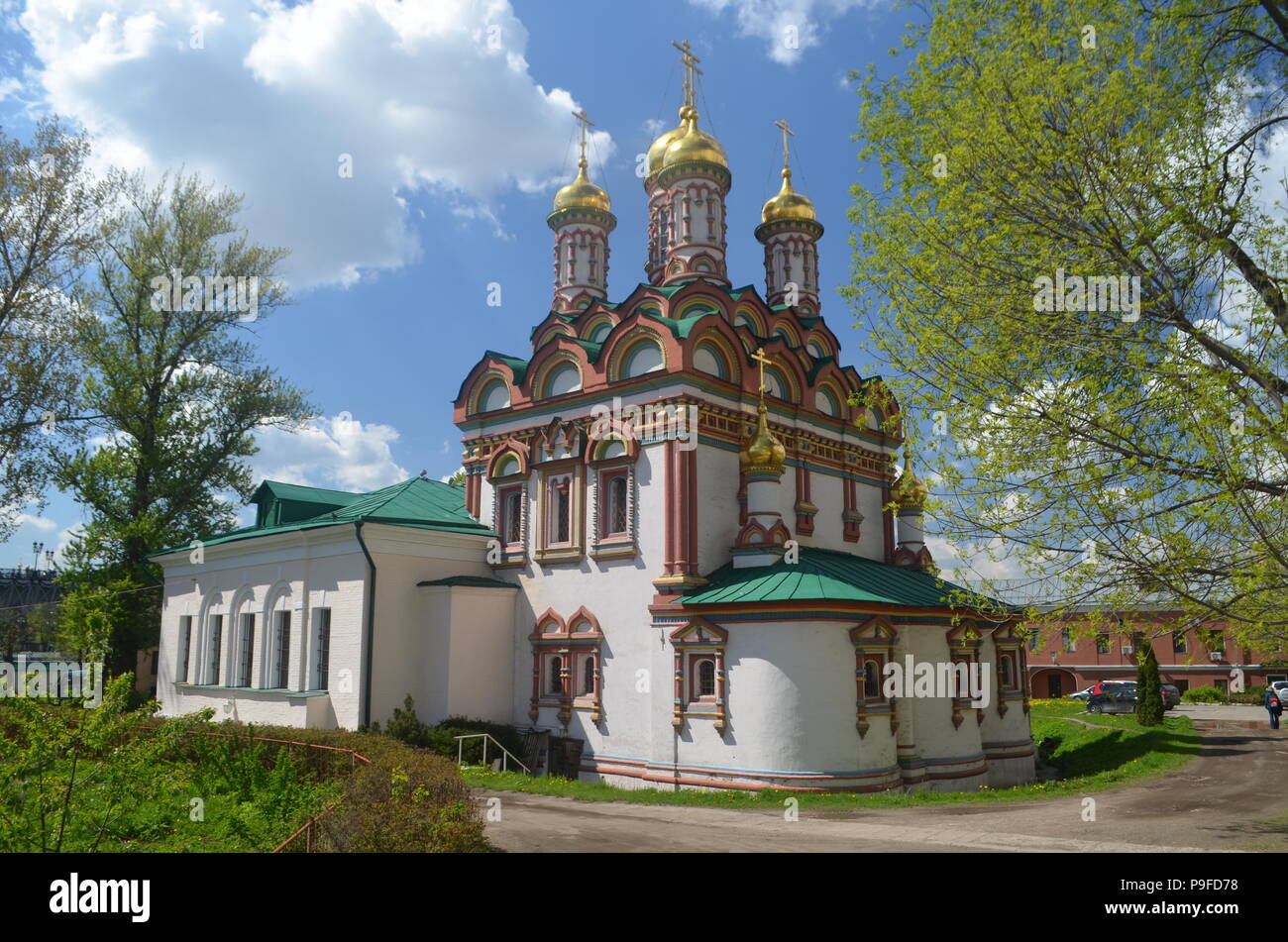 Ein gut eingerichtetes Gebäude der Kirche in Moskau, Russland Stockfoto