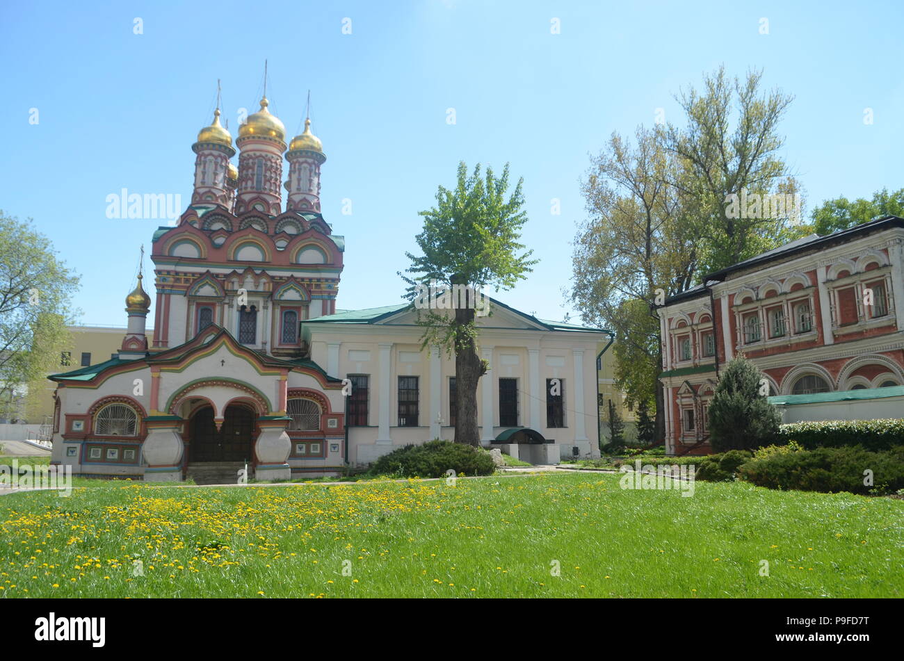 Ein gut eingerichtetes Gebäude der Kirche in Moskau, Russland Stockfoto