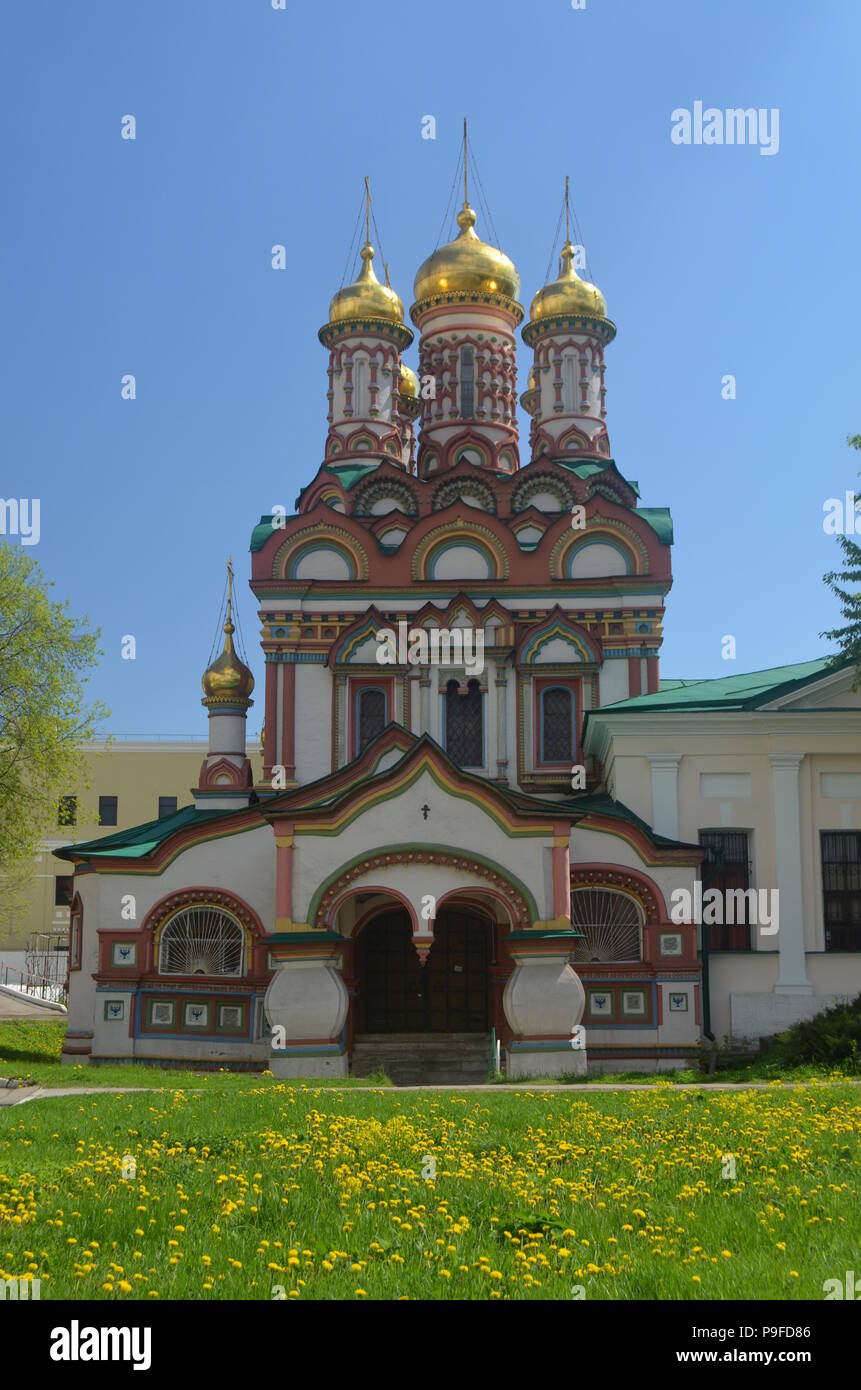 Ein gut eingerichtetes Gebäude der Kirche in Moskau, Russland Stockfoto