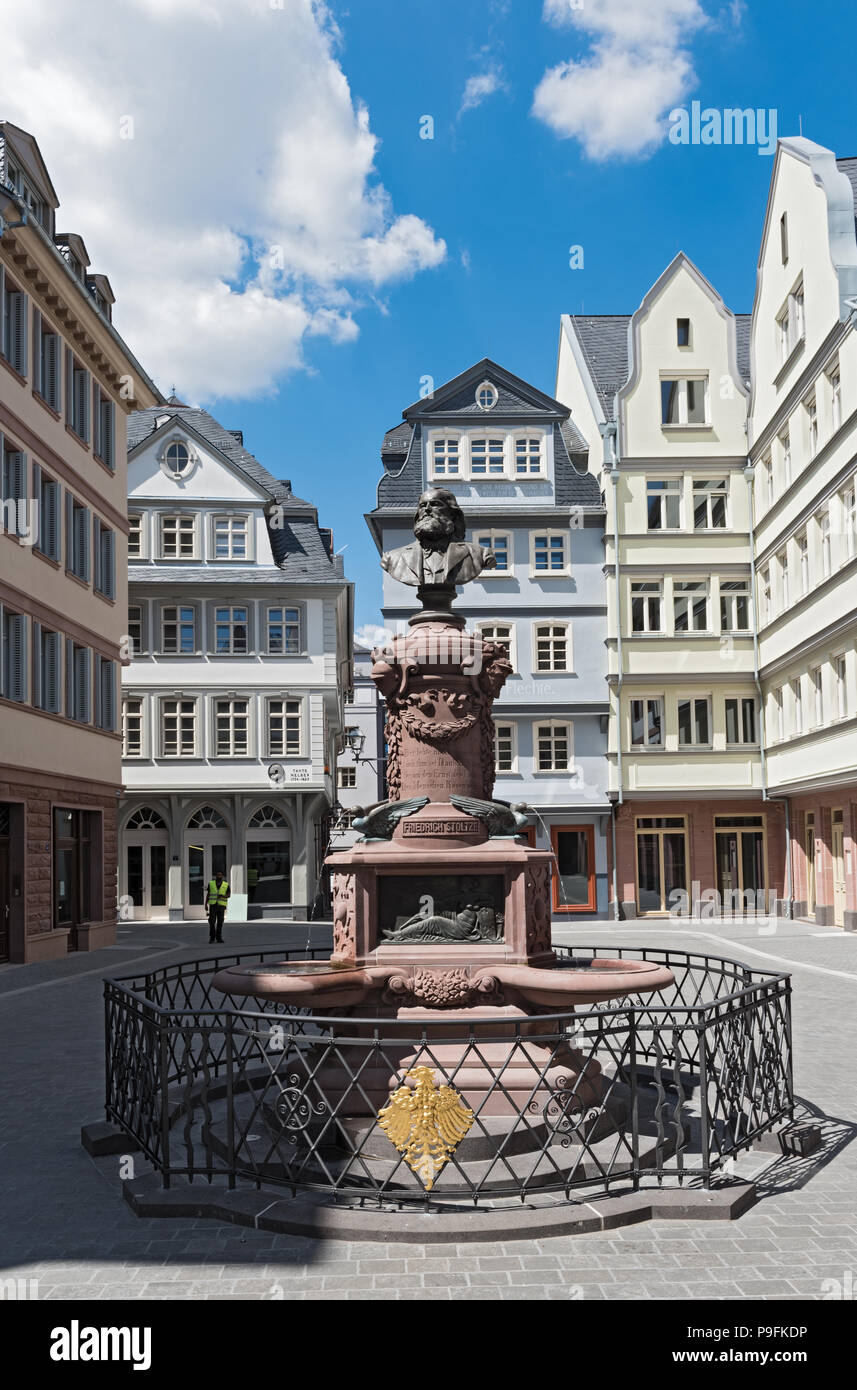 Neue Altstadt Stoltze Denkmal auf dem Huehnermarkt, Frankfurt, Deutschland. Stockfoto