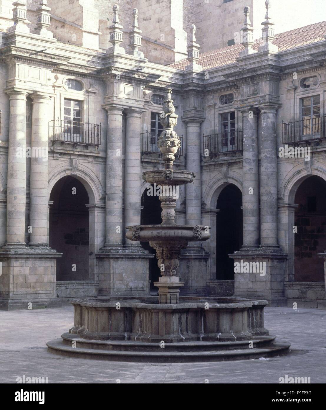 FUENTE DEL CLAUSTRO DEL MONASTERIO DE SAN MARTIN PINARIO - SIGLO XVII. Autor: Bartolomé Fernández Lechuga (d. 1645). Lage: MONASTERIO DE SAN MARTIN PINARIO SANTIAGO DE COMPOSTELA, La Coruña, Spanien. Stockfoto