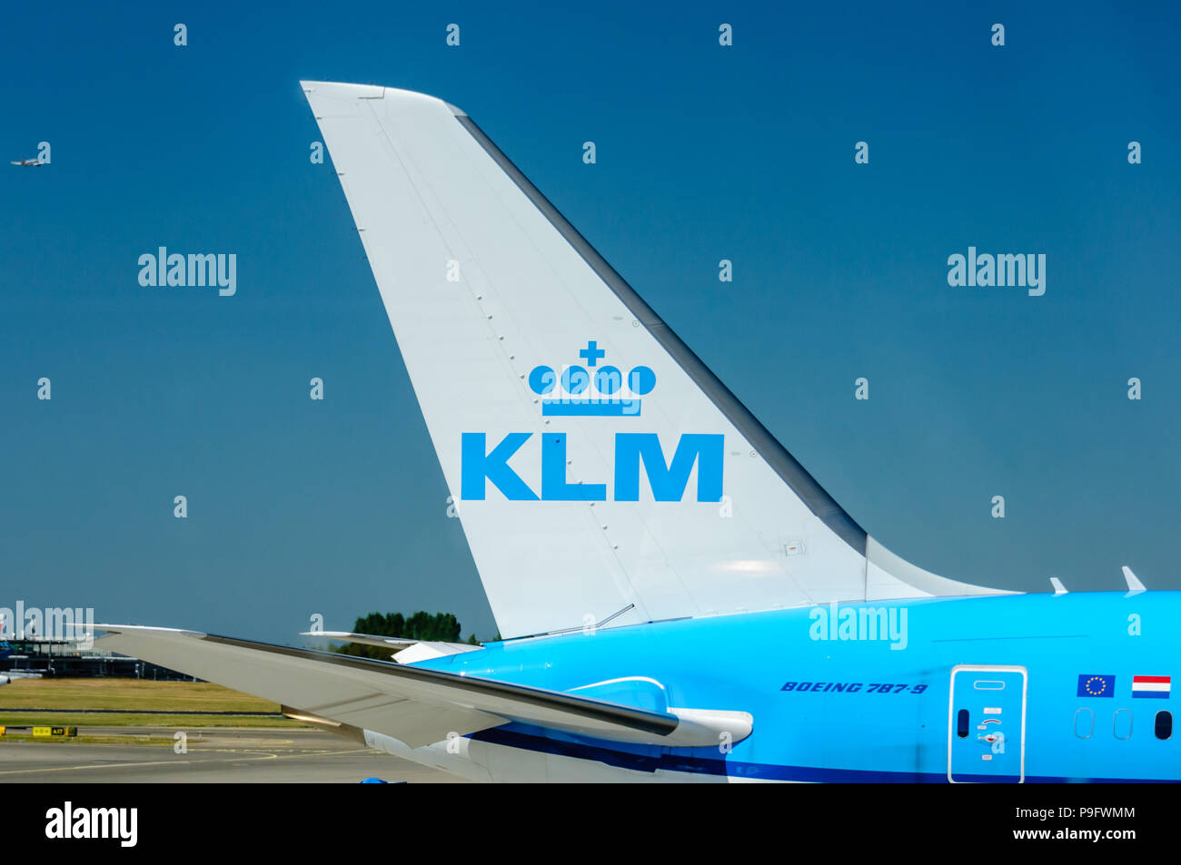 Schwanzflosse eines KLM Boeing 787-9". Stockfoto