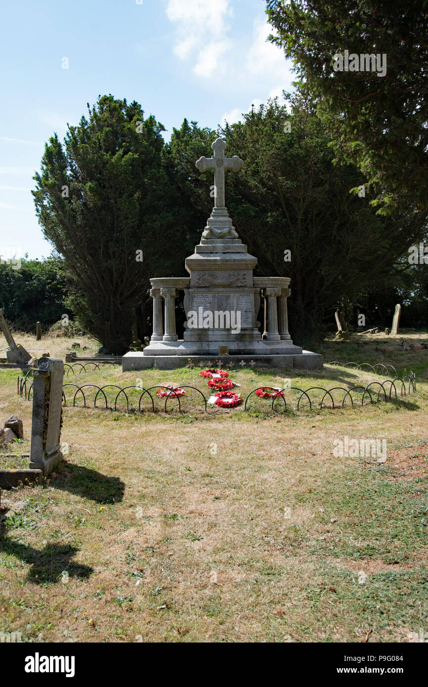 Kessingland Kriegerdenkmal, St Edmunds Kirche, Kessingland, Suffolk, England. Stockfoto