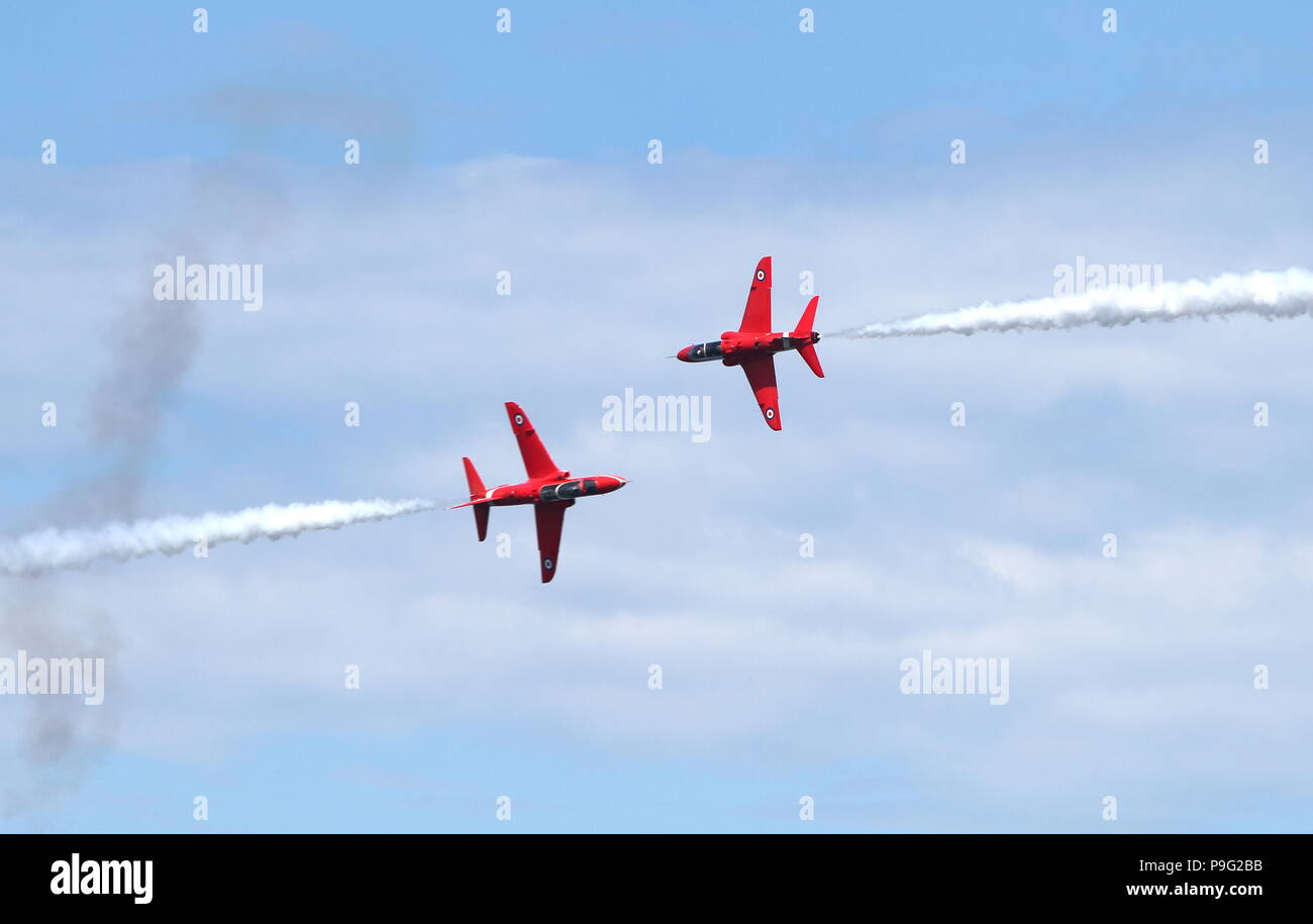 Torbay Airshow, Devon, England: Die RAF Red Arrows display Team bricht Formation, wie Sie steigt Stockfoto