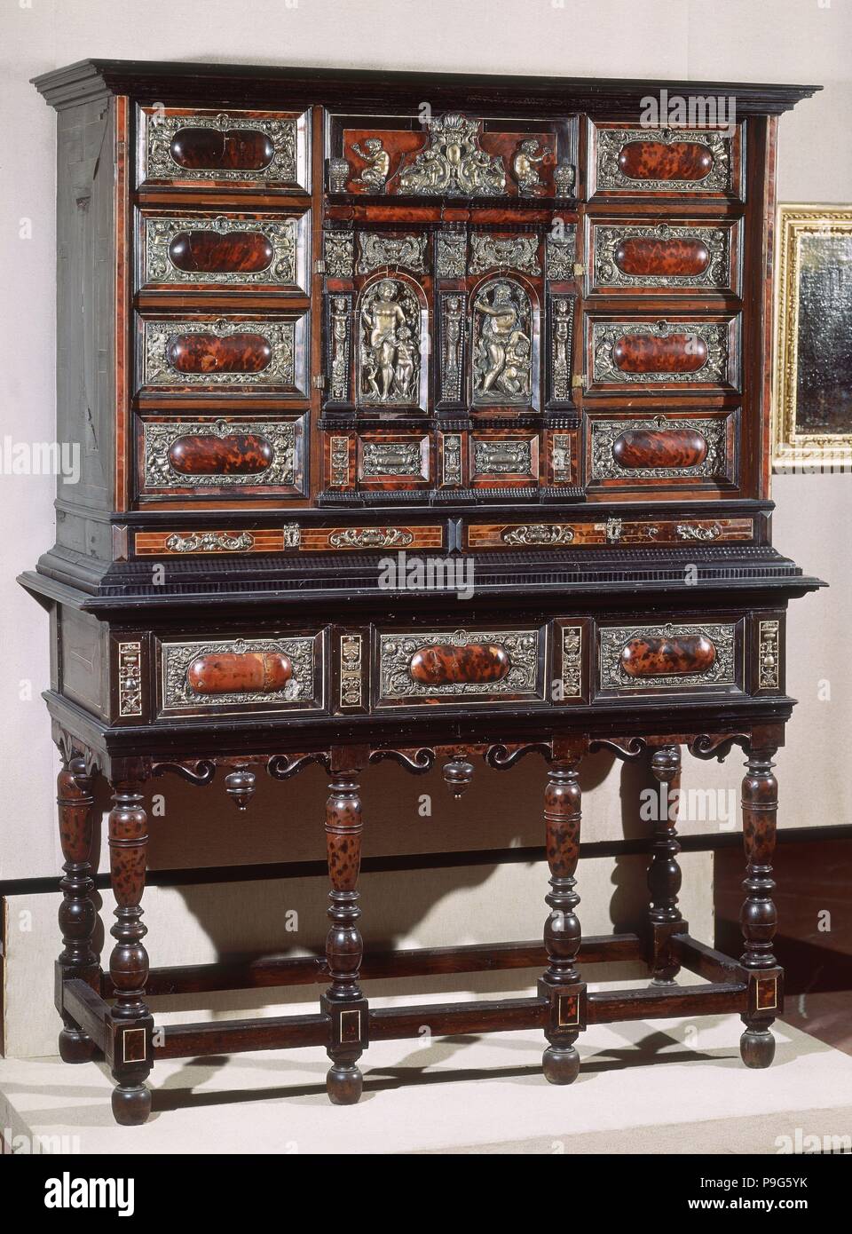 MUEBLE ITALIANO - SIGLO XVII. Lage: das Museo DE BELLAS ARTES - CONVENTO DE LA MERCED CALZAD, Sevilla, Sevilla, Spanien. Stockfoto