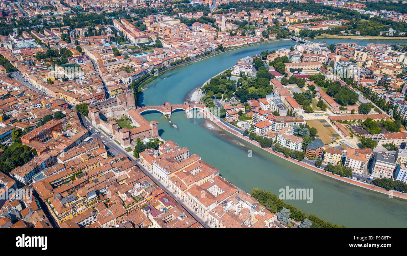 Castelvecchio-brücke und Arsenale Franz Josef I., Verona, Italien Stockfoto