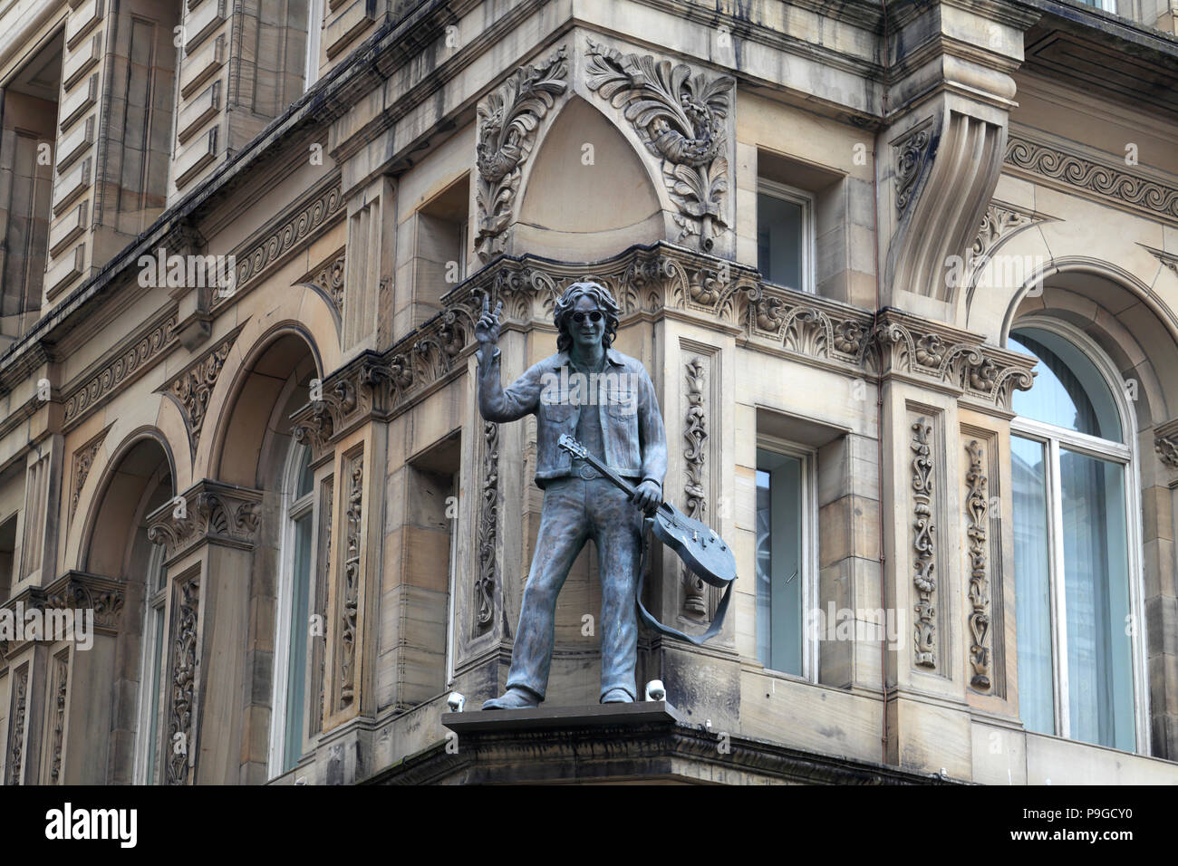 Statue von John Lennon auf Nacht Hotel der harten Tag, Liverpool, Merseyside, England, Großbritannien Stockfoto