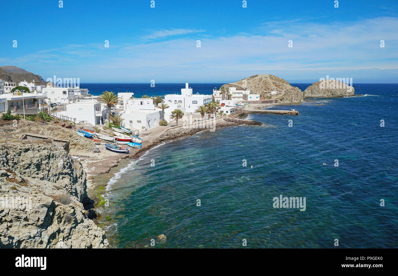 Das malerische Dorf La Isleta del Moro am Ufer des Mittelmeers, Cabo de Gata-Níjar, Almería, Andalusien, Spanien Stockfoto
