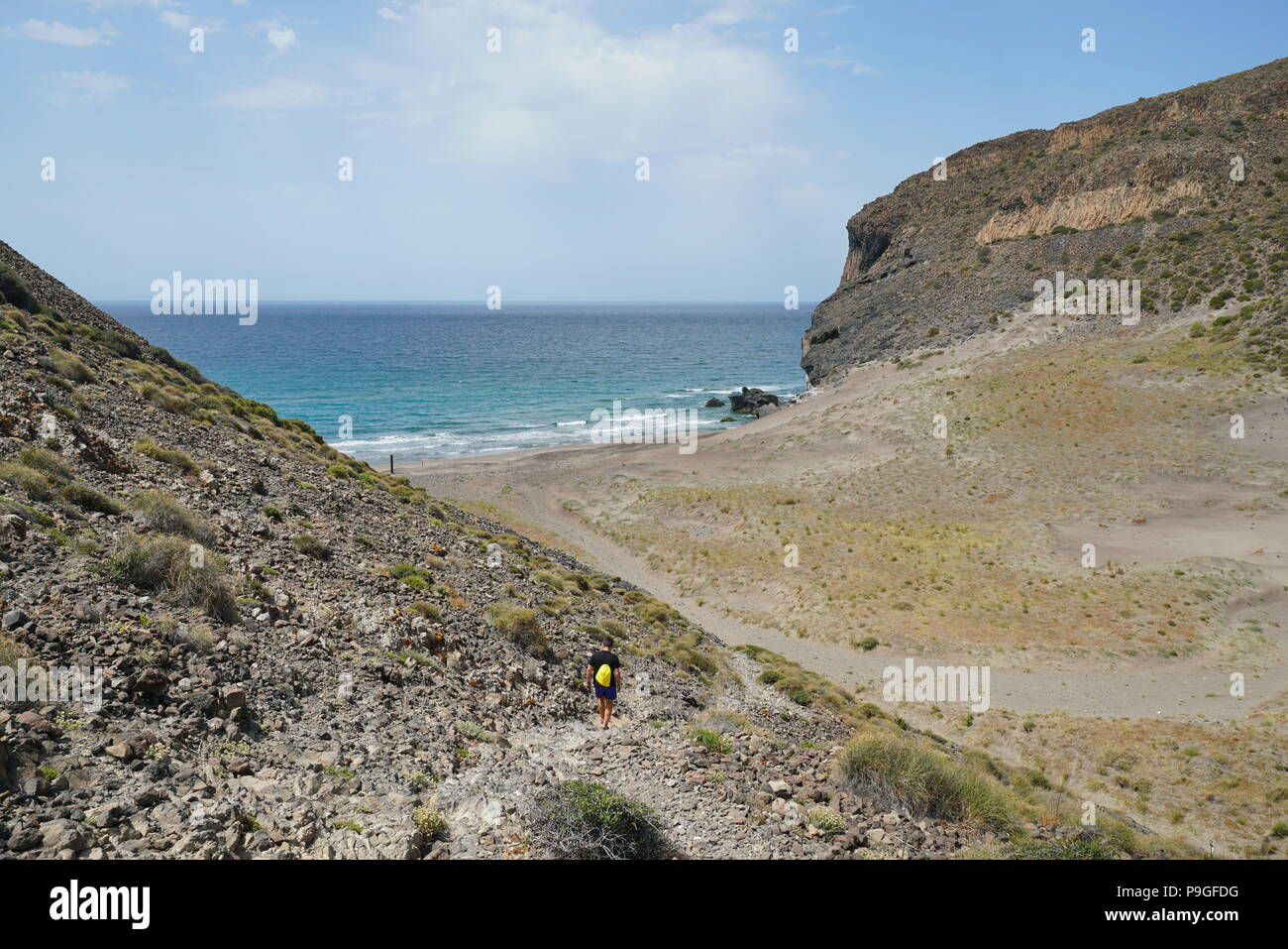 Führender Pfad zu einem abgeschiedenen Strand, Cala Chica in Cabo de Gata-Níjar Naturparks, Mittelmeer, Almeria, Andalusien, Spanien Stockfoto