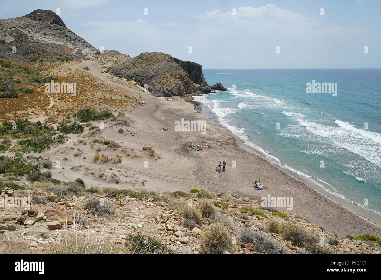 Wilde Küste mit Sandstrand in Cabo de Gata-Níjar Natural Park, Playa del Barronal, Mittelmeer, Almeria, Andalusien, Spanien Stockfoto