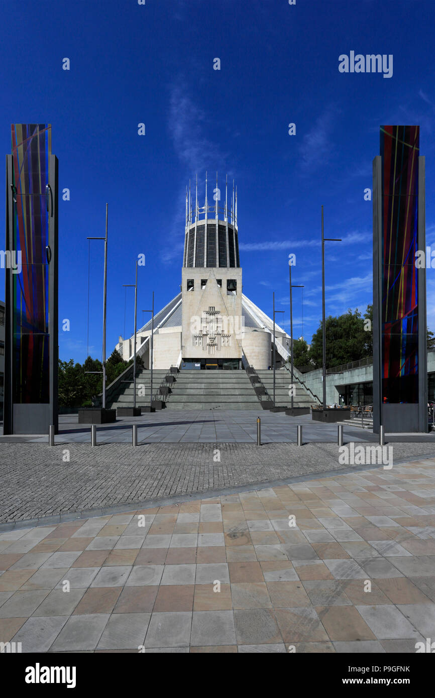 Außen an der Metropolitan Kathedrale von Christus dem König, Liverpool, Merseyside, England, Großbritannien Stockfoto