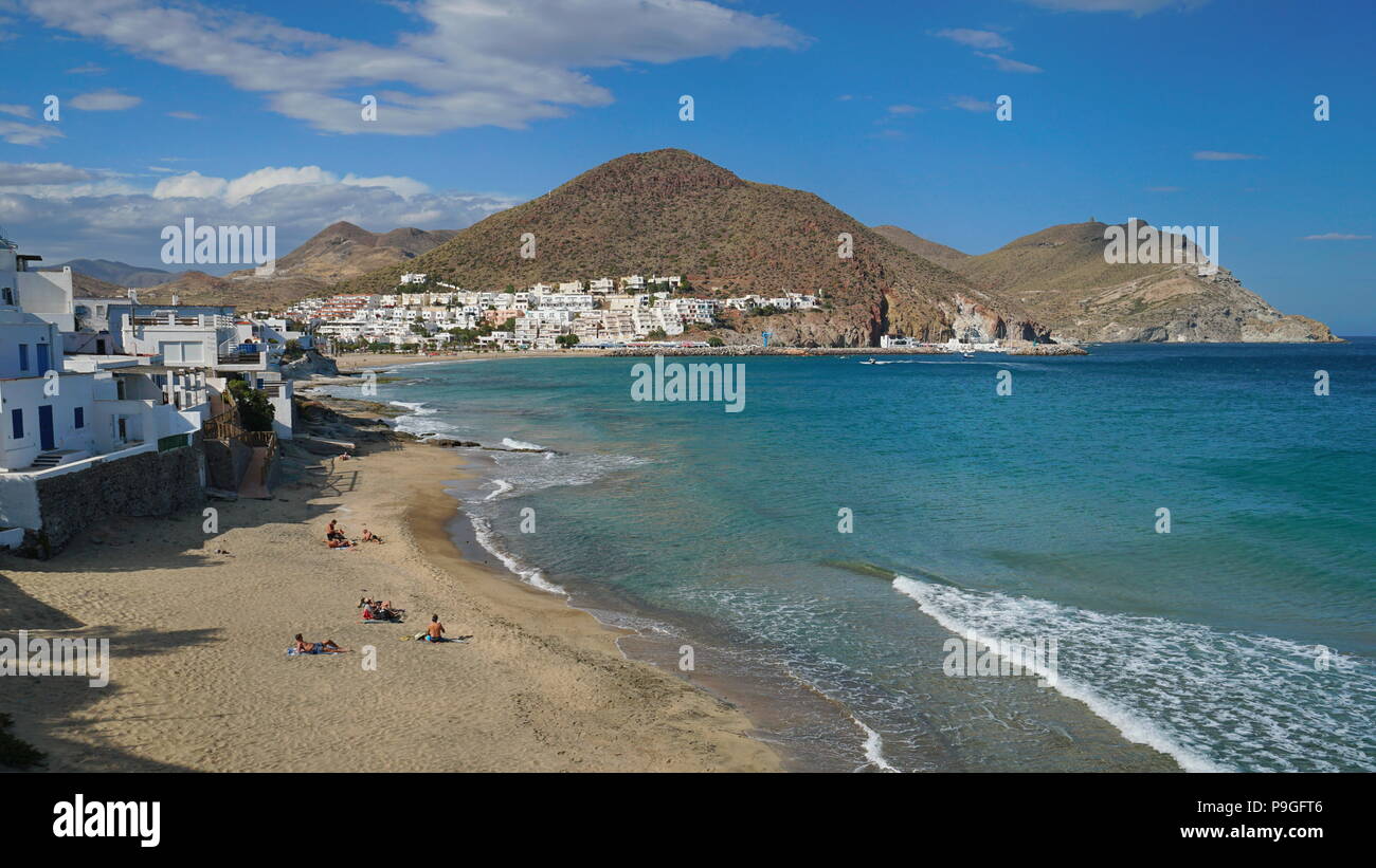Landschaft von San José Stadt und Strand in Cabo de Gata-Níjar, Almería, Andalusien, Spanien Stockfoto