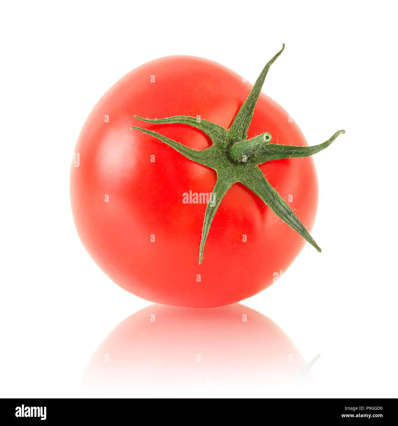 Reife Tomate mit grünen Blättern Stockfoto