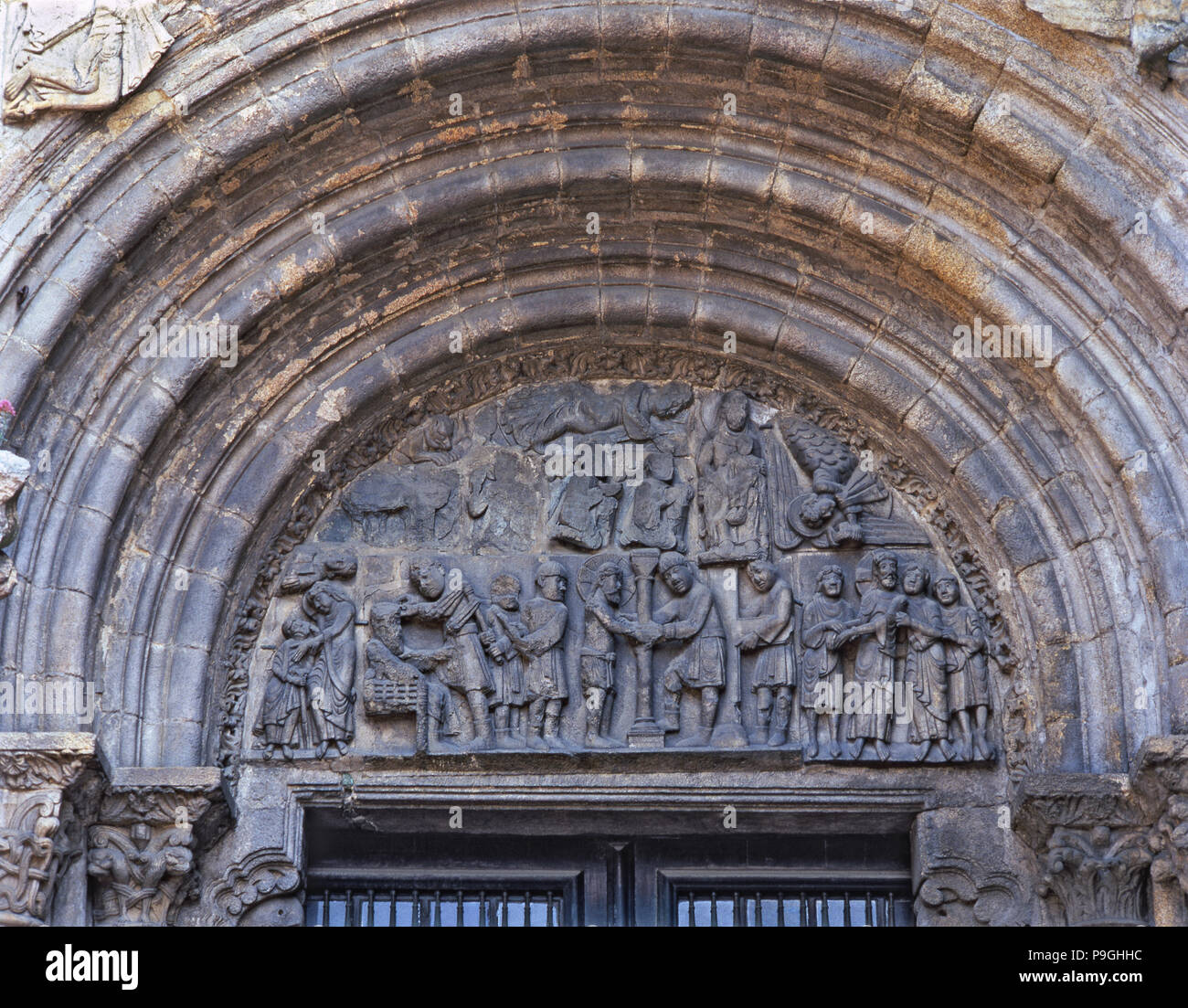 Kathedrale von Santiago, der platerías Tür, Detail der Tympanon mit Szenen aus dem Leben Jesu... Stockfoto