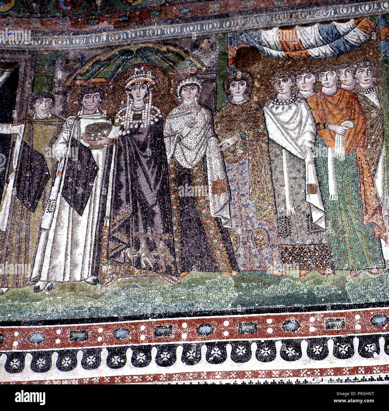 Mosaik mit der Kaiserin Theodora und ihre Entourage in der Kirche San Vitale in Ravenna. Stockfoto
