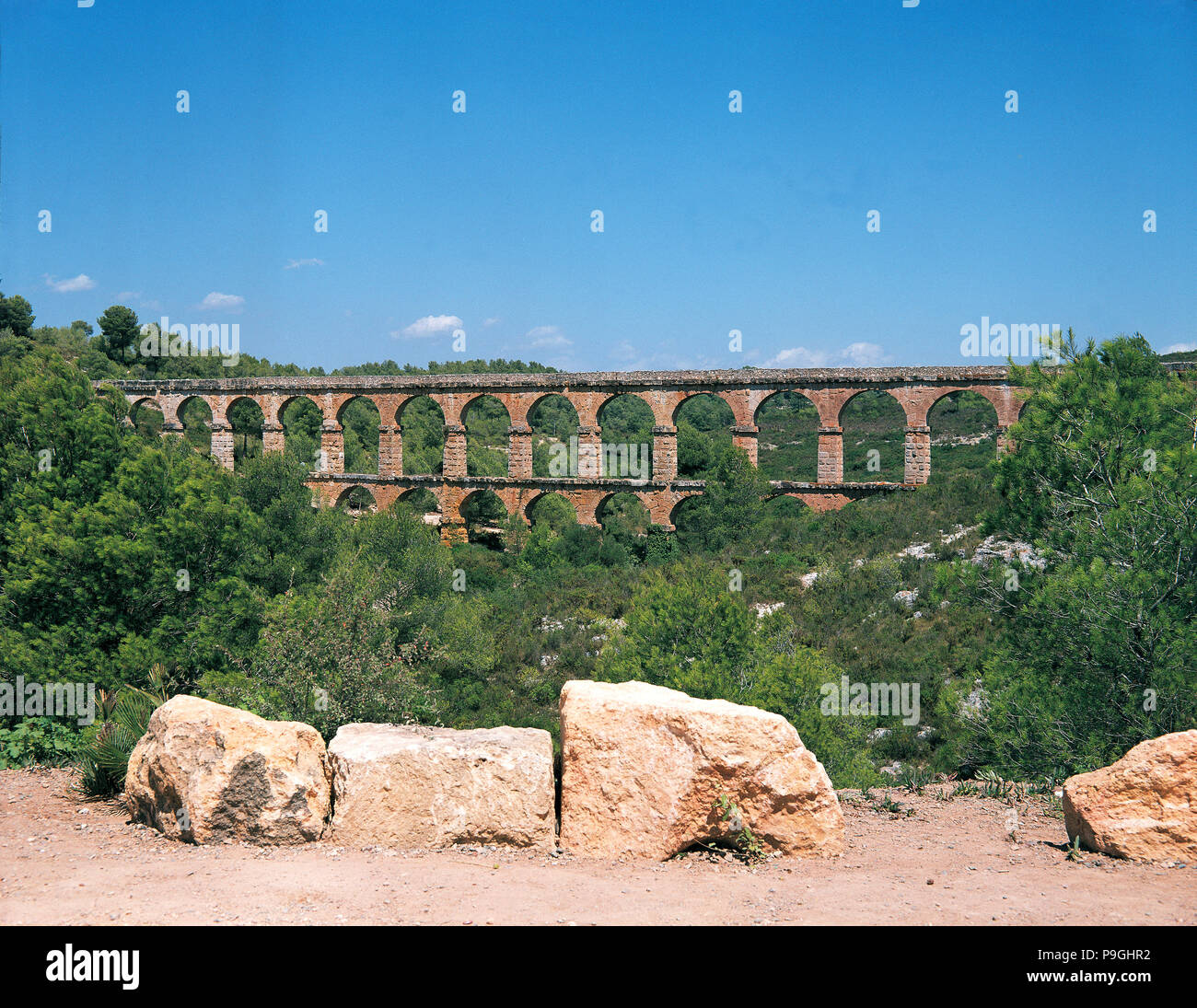 Römisches Aquädukt in Tarragona, als Brücke des Teufels bekannt. 1. Jahrhundert. Stockfoto