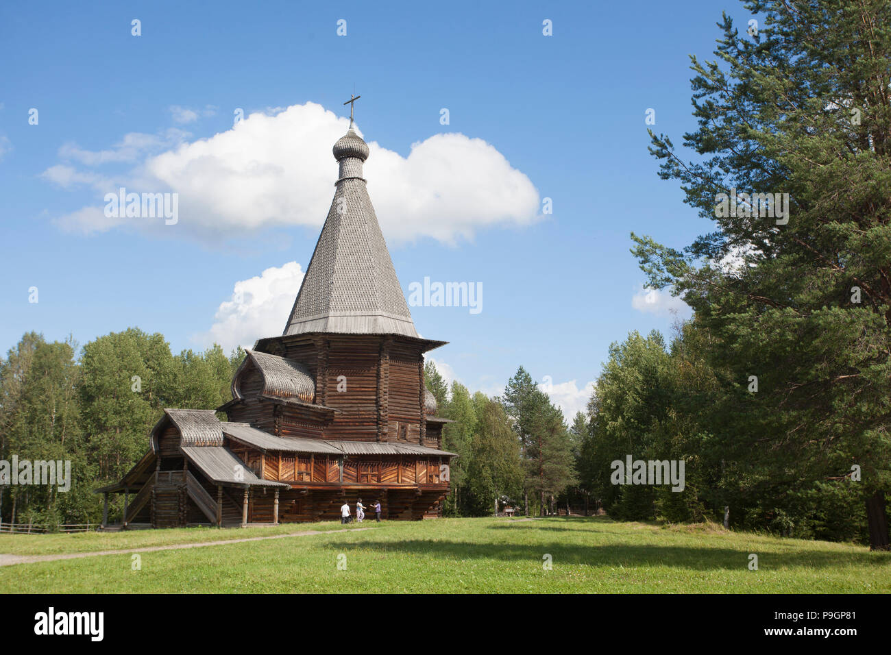 Historische Gebäude aus Holz, Archangelsk, Russland Stockfoto