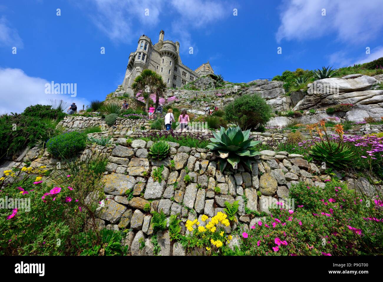 St. Michael Schloss und Gärten, Karrek Loos yn Koos, Marazion, Cornwall, England, Großbritannien Stockfoto